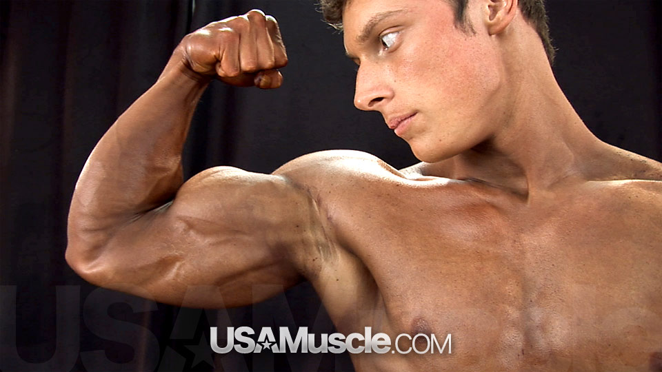 2012 NPC Nationals Men’s Bodybuilding Backstage Posing Part 1